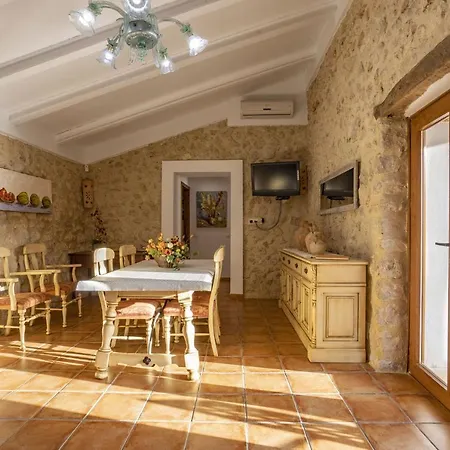 Pou Monjo Country house